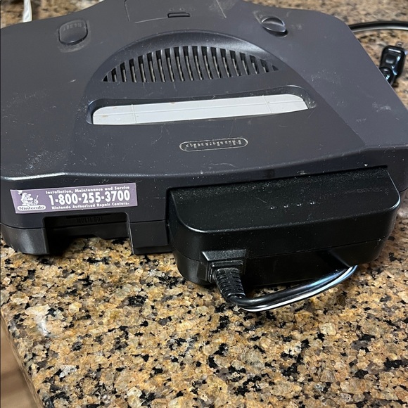 Nintendo 64 Game Console - Picture 4 of 5